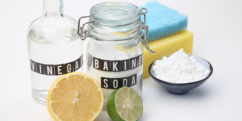 natural cleaning solutions with vinegar