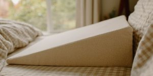 Wedge Pillow Health Benefits: Targeting Sleep Issues